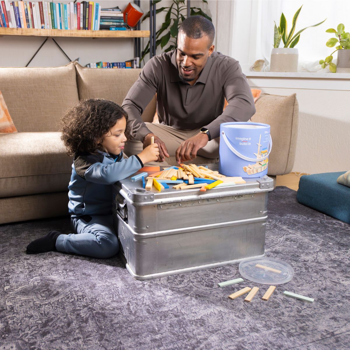 vader en zoontje spelen met blokjes